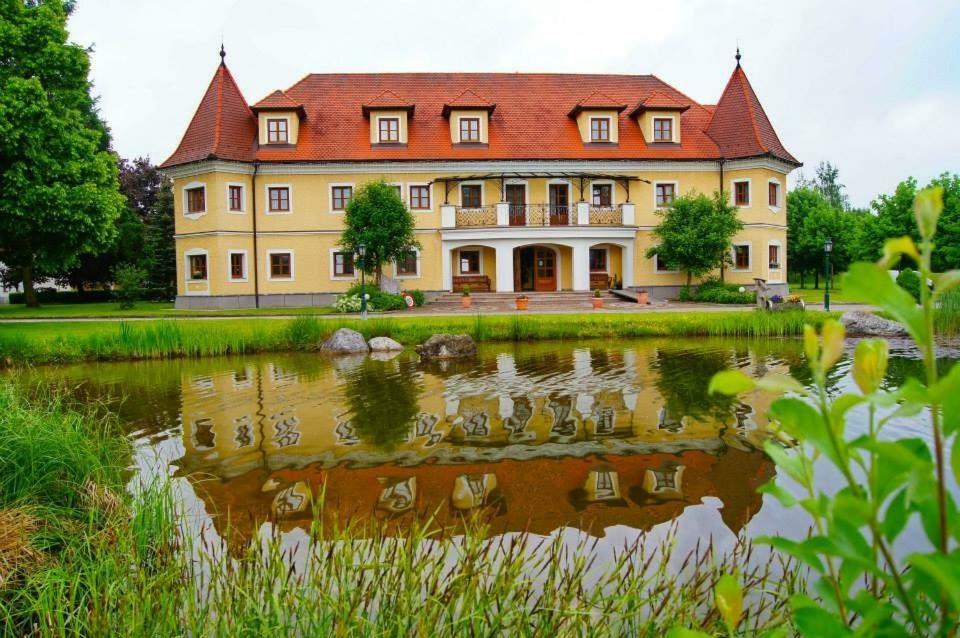 Almtalhotel Appartements In Pettenbach Esterno foto