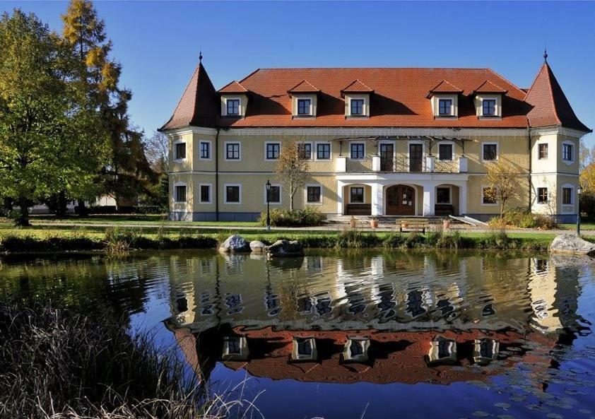 Almtalhotel Appartements In Pettenbach Esterno foto